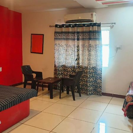 Hotel Velvet Райкот Екстериор снимка