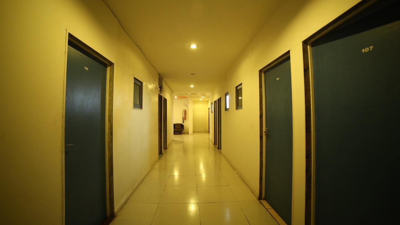 Hotel Velvet Райкот Екстериор снимка