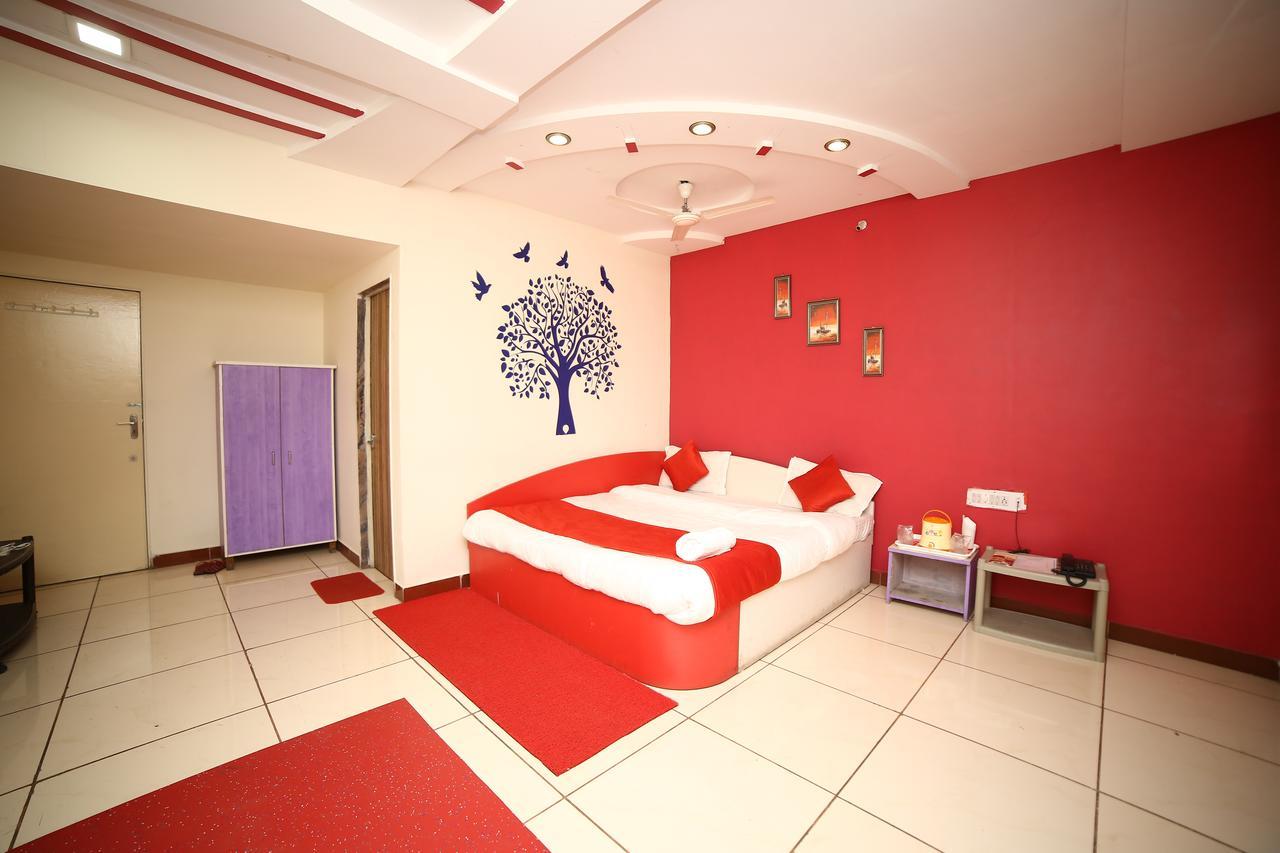 Hotel Velvet Райкот Екстериор снимка